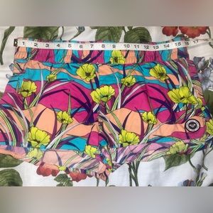Roxy Printed Boardshorts pre -owned worn once like new condition